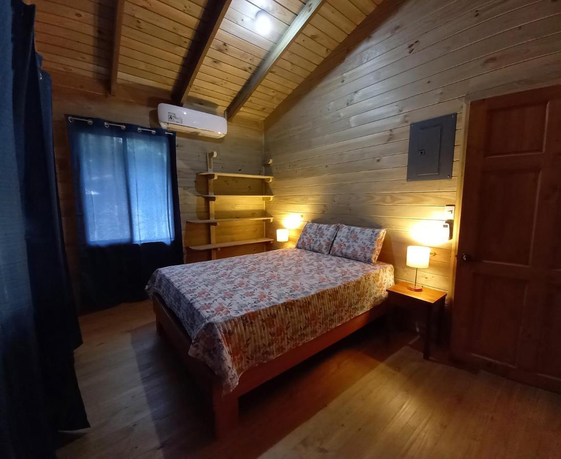 Cabinas Costa Tropicana *