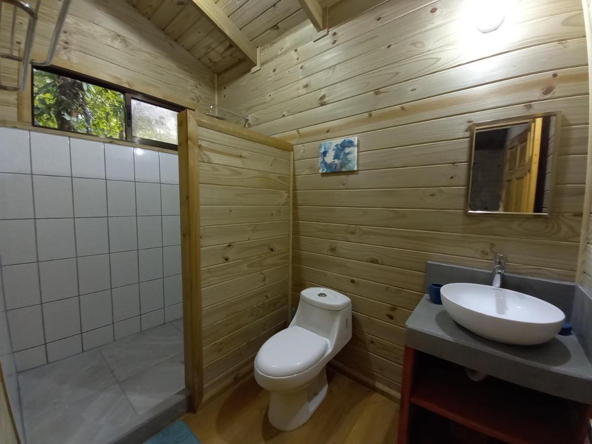 Cabinas Costa Tropicana *