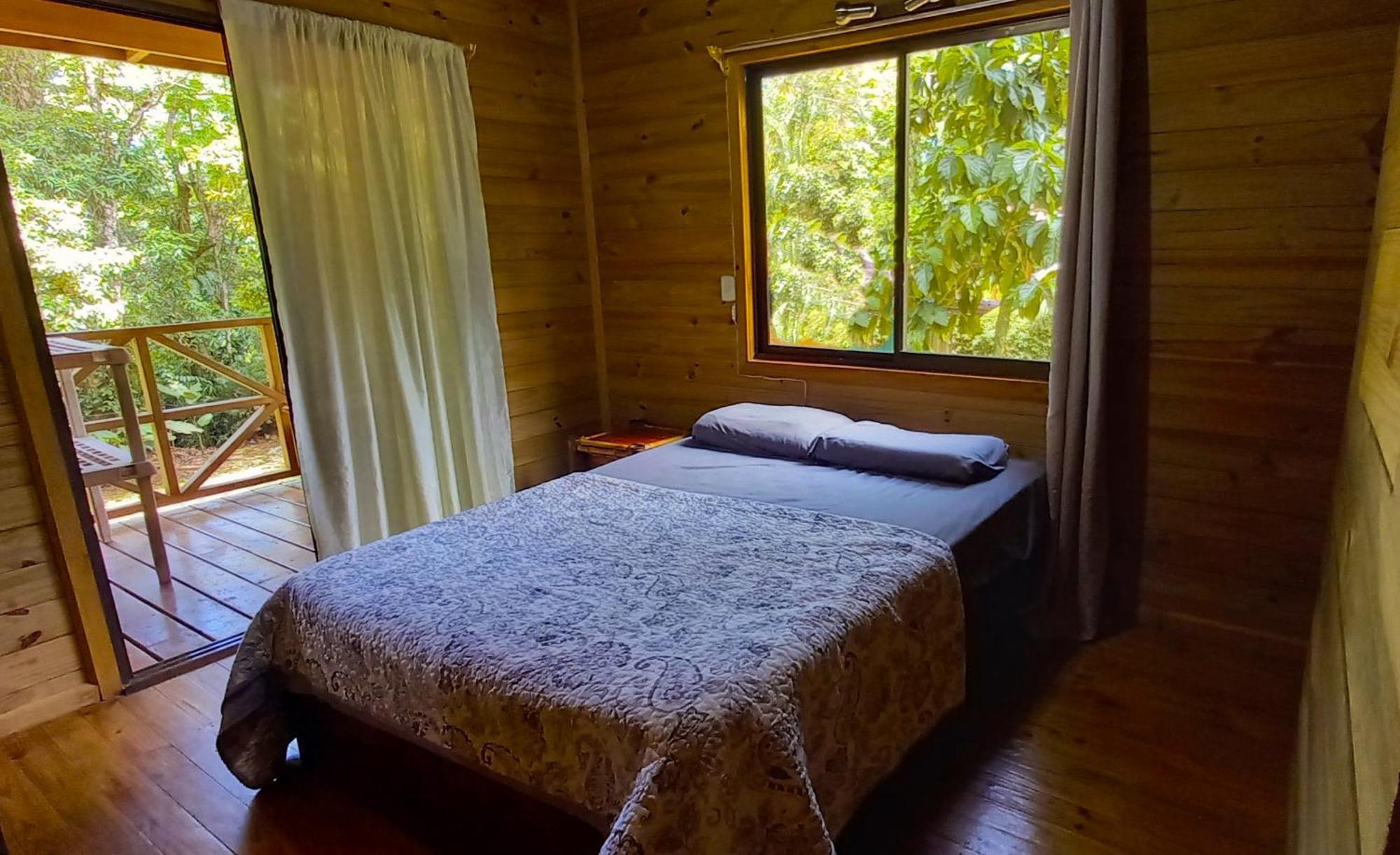 Lodge Cabinas Costa Tropicana *