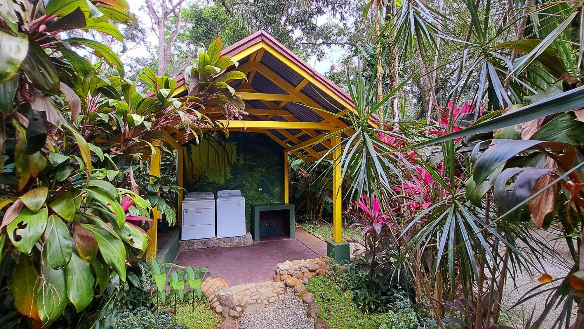 Lodge Cabinas Costa Tropicana