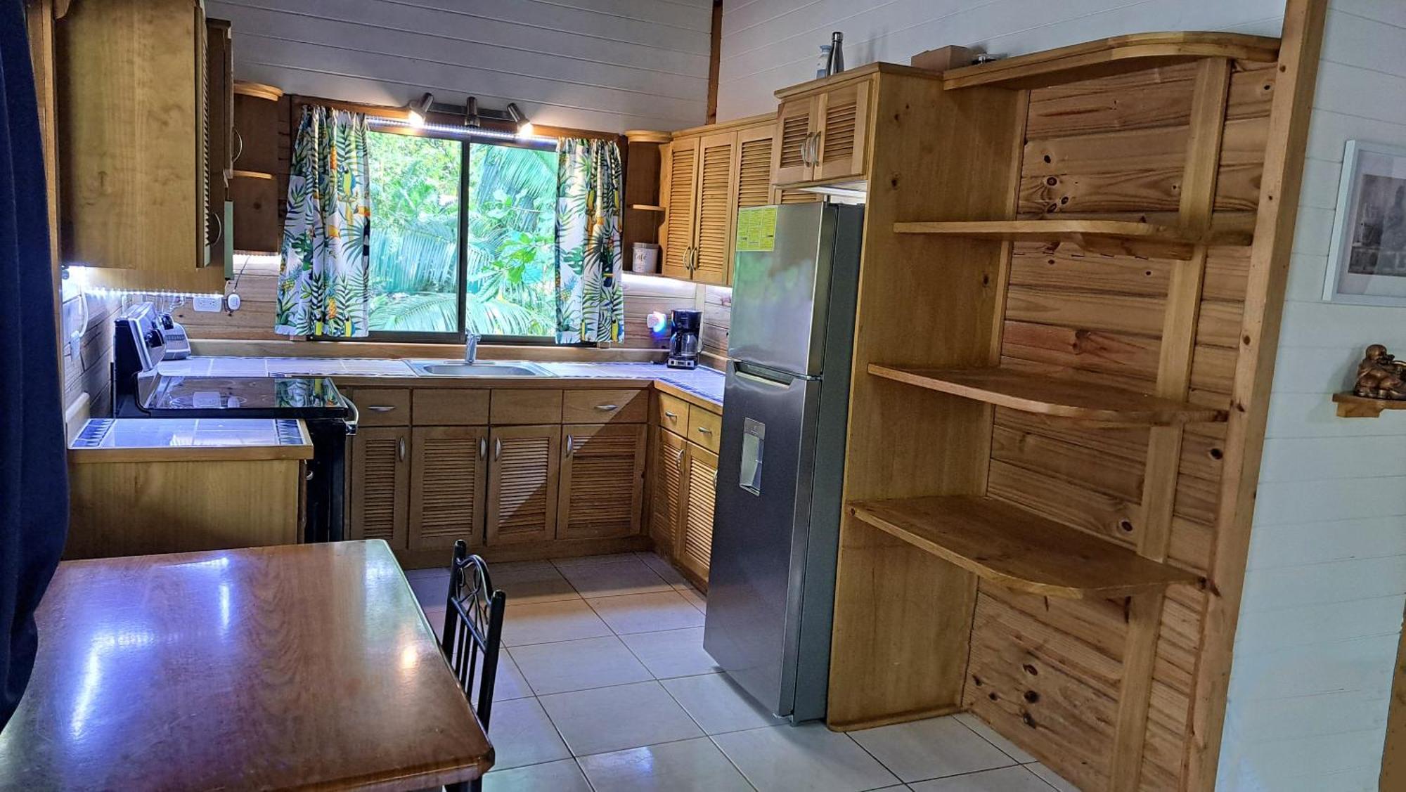 Cabinas Costa Tropicana